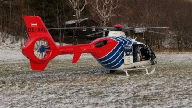 Zchransk vrtulnk musel pistt nedaleko msta netst. (4. prosince 2019)