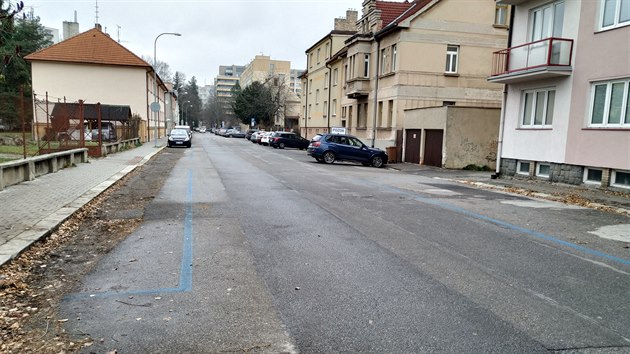 Tato st ulice Budivojova byla ped zavedenm zn neustle zaplnn. Nyn je tam pro residenty a abonenty dostatek msta.