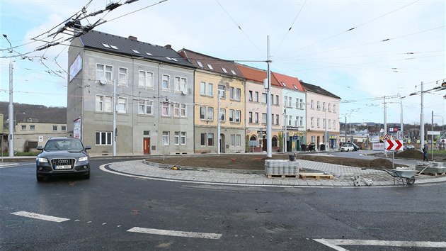 Stavba kiovatky ulic Tovrn, Hrbovick a Majakovskho zaala 24. dubna, byla spolenou investic kraje a msta a stla vce ne 34 milion korun.
