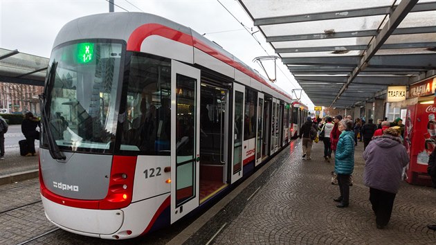 Olomouck dopravn podnik vrtil do provozu tramvaj typu EVO1/o s evidennm slem 122, kter v srpnu 2019 selhaly brzdy a nezen sjela pozadu ze zastvky U Dmu na ikovo nmst. (listopad 2019)