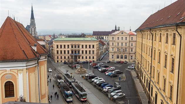 Olomouan u ve dvou przkumech vyjdili pn, aby nmst Republiky pobl centra pestalo bt parkovitm, a plocha se vyuvala jinak, napklad ke kulturnm akcm.