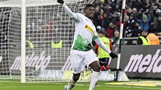 Breel Embolo z Mönchengladbachu slaví gól v utkání proti Freiburgu.