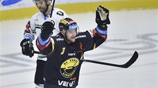 Litvínovský Adam Jánošík se raduje z třetího gólu svého týmu proti Mladé... Litvínovský Adam Jánošík se raduje z třetího gólu svého týmu proti Mladé...