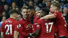 Fotbalisté Manchesteru United se radují z branky v městském derby se City. Fotbalisté Manchesteru United se radují z branky v městském derby se City.