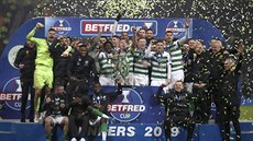 Hráči Celticu Glasgow se radují z vítězství ve skotském Ligovém poháru, ve... Hráči Celticu Glasgow se radují z vítězství ve skotském Ligovém poháru, ve...