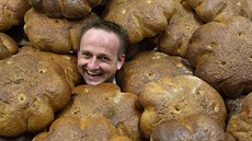 Jiří Mikula měl pekárnu a tři desítky prodejen. To už je minulost. Jiří Mikula měl pekárnu a tři desítky prodejen. To už je minulost.