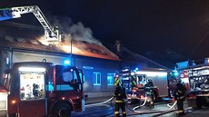 Hasiči zasahují u požáru v České Třebové. Hasiči zasahují u požáru v České Třebové.
