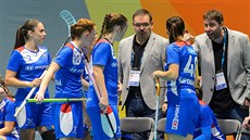 Slovenské florbalistky přijímají pokyny od českého kouče Michala Jedličky. Slovenské florbalistky přijímají pokyny od českého kouče Michala Jedličky.