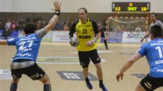 Momentka z házenkářského duelu Zubří (žlutá) vs. Plzeň Momentka z házenkářského duelu Zubří (žlutá) vs. Plzeň