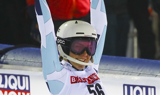 Martina Dubovská s vysokým íslem 56 jásá v cíli druhého kola slalomu v Levi.