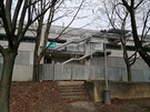 OC Opatovská je pro obyvatele sídliště Jižní Město velkým zklamáním a místním z Modletické ulice vadí nejvíce, přímo do jejich bytů byla přemístěna hlavní terasa. Většina obchodů se otevře až jaře 2020. Ve stejném období se má otevírat OC Háje. OC Opatovská je pro obyvatele sídliště Jižní Město velkým zklamáním a místním z Modletické ulice vadí nejvíce, přímo do jejich bytů byla přemístěna hlavní terasa. Většina obchodů se otevře až jaře 2020. Ve stejném období se má otevírat OC Háje.