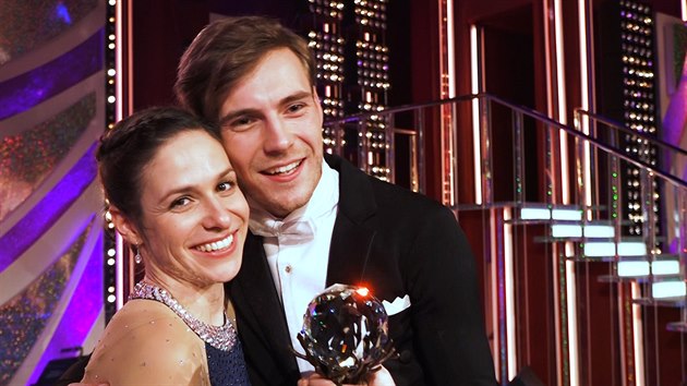 StarDance X vyhráli Veronika Khek Kubařová a Dominik Vodička. StarDance X vyhráli Veronika Khek Kubařová a Dominik Vodička.