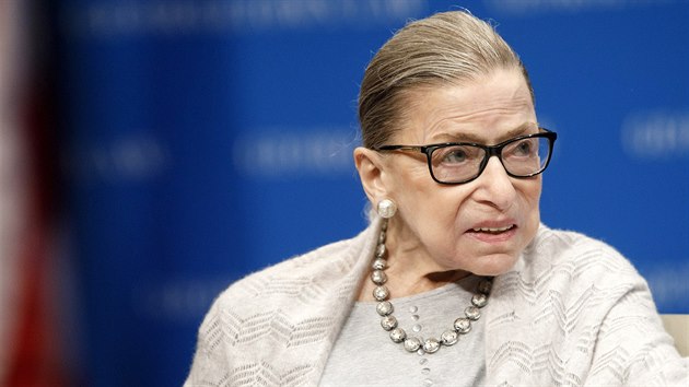 Americká soudkyně Ruth Bader Ginsburgová během projevu ve washingtonském... Americká soudkyně Ruth Bader Ginsburgová během projevu ve washingtonském...