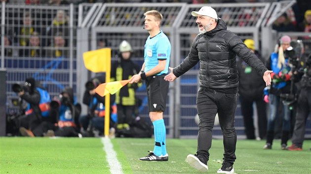 Slávistický trenér Jindřich Trpišovský během utkání Ligy mistrů na stadionu... Slávistický trenér Jindřich Trpišovský během utkání Ligy mistrů na stadionu...