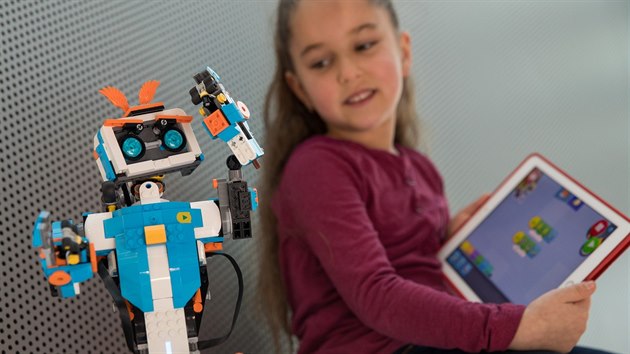 Robotické hračky slibují, že naučí vaše děti programovat. Otestovali jsme je Robotické hračky slibují, že naučí vaše děti programovat. Otestovali jsme je