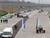 Na okraji Přerova byl slavnostně otevřen nový čtrnáctikilometrový úsek dálnice... Na okraji Přerova byl slavnostně otevřen nový čtrnáctikilometrový úsek dálnice...