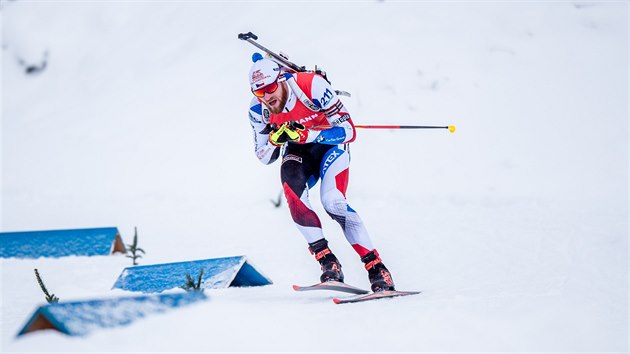 Biatlonista Michal lesingr na trati sprintu v Hochfilzenu.