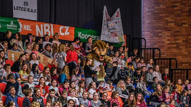 Nymburt kolci fand na ligovm zpase svch basketbalist s Kolnem.