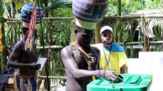 Obyvatelé ostrova Bougainville se v referendu vyslovili pro nezávislost. Obyvatelé ostrova Bougainville se v referendu vyslovili pro nezávislost.