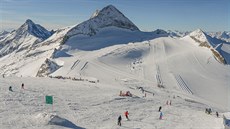 Hintertux je jediné lyžařské středisko v Rakousku, které je celoročně otevřené. Hintertux je jediné lyžařské středisko v Rakousku, které je celoročně otevřené.