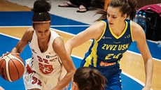 Pamela-Therese Effangová (vlevo) z Hradce Králové uniká kolem Veroniky... Pamela-Therese Effangová (vlevo) z Hradce Králové uniká kolem Veroniky...