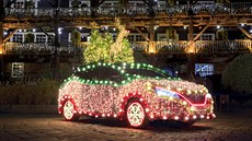 SVĚTÉLKUJÍCÍ AUTO. Automobilka Nissan představila u příležitosti Vánoc v... SVĚTÉLKUJÍCÍ AUTO. Automobilka Nissan představila u příležitosti Vánoc v...