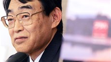 Bývalý japonský velvyslanec v ČR Hideaki Kumazawa na snímku z května 2005. Bývalý japonský velvyslanec v ČR Hideaki Kumazawa na snímku z května 2005.