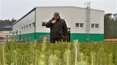 Ve Lhotě u Staré Boleslavi mají pracovníci Vojenských lesů a statků ČR napilno.... Ve Lhotě u Staré Boleslavi mají pracovníci Vojenských lesů a statků ČR napilno....