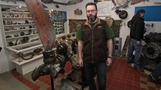 Badatel Petr Bartošík v letecké a vojenské expozici muzea v Suchdole nad Odrou... Badatel Petr Bartošík v letecké a vojenské expozici muzea v Suchdole nad Odrou...