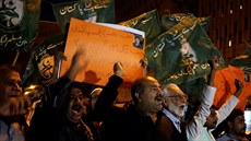 Píznivci pákistánského exprezidenta Parvíze Muarafa protestují proti...