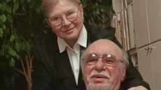 Marie Tomášová letos oslavila kulatiny, Otomar Krejča zemřel před deseti lety.... Marie Tomášová letos oslavila kulatiny, Otomar Krejča zemřel před deseti lety....