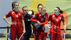České florbalistky sledují další pokažený zápas české reprezentace. České florbalistky sledují další pokažený zápas české reprezentace.