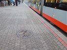 11. prosince jsem si na tomto kanálu na zastávce tramvají Palmovka směr Ohrada/Invalidovna při běhu na tramvaj č.24, kde se střídali řidiči, podvrkl koleno. Tramvaj mi stejně ujela. Je nebezpečné běhat na tramvaje a správce zastávky by měl nebezpečný kaná 11. prosince jsem si na tomto kanálu na zastávce tramvají Palmovka směr Ohrada/Invalidovna při běhu na tramvaj č.24, kde se střídali řidiči, podvrkl koleno. Tramvaj mi stejně ujela. Je nebezpečné běhat na tramvaje a správce zastávky by měl nebezpečný kaná