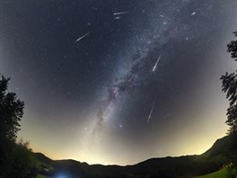 Roj meteor vyfotil Horálek na Slovensku v srpnu 2017.