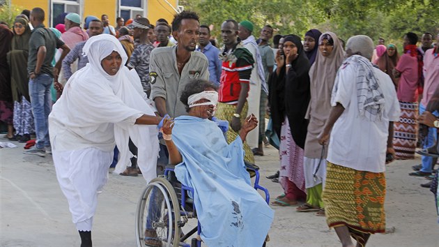Do nemocnice pev zrannou ob po vbuchu nloe nastraen v aut v somlskm Mogadiu (28.12.2019)