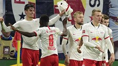 Fotbalisté Lipska oslavují gól českého útočníka Patrika Schicka (vlevo). Fotbalisté Lipska oslavují gól českého útočníka Patrika Schicka (vlevo).