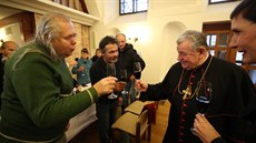 Asi tři stovky lidí chudších, bez domova či v těžké životní situaci poobědvaly... Asi tři stovky lidí chudších, bez domova či v těžké životní situaci poobědvaly...