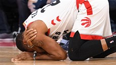 Norman Powell z Toronta si proti Detroitu vykloubil rameno. Norman Powell z Toronta si proti Detroitu vykloubil rameno.
