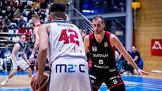 Roman Marko (vpravo) ze Svitav se soustředí na bránění Zdeňka Nehyby z Brna. Roman Marko (vpravo) ze Svitav se soustředí na bránění Zdeňka Nehyby z Brna.
