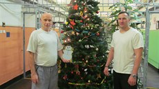 Dvaapadesátiletý Jiří a jeho mladší kamarád Josef strávili letošní Vánoce v... Dvaapadesátiletý Jiří a jeho mladší kamarád Josef strávili letošní Vánoce v...