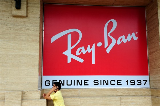 Znaka Ray-Ban vznikla roku 1937 v USA. Brýle se objevily v hollywoodských...