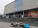V těchto dnech probíhá oprava havarijního stavu schodiště před nádražní budovou v Libni. Provoz není nijak narušen ani omezen jen přístup od ulice Českomoravská je trochu zhoršený. V těchto dnech probíhá oprava havarijního stavu schodiště před nádražní budovou v Libni. Provoz není nijak narušen ani omezen jen přístup od ulice Českomoravská je trochu zhoršený.