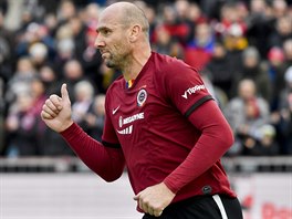 Jan Koller v dresu Sparty se raduje z glu v Silvestrovskm derby.