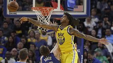 Marquese Chriss (32) z Golden State zablokoval střelu Luky Dončiče z Dallasu. Marquese Chriss (32) z Golden State zablokoval střelu Luky Dončiče z Dallasu.