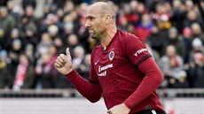Jan Koller v dresu Sparty se raduje z gólu v Silvestrovském derby. Jan Koller v dresu Sparty se raduje z gólu v Silvestrovském derby.