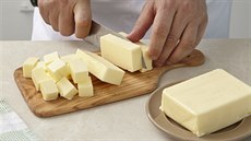 Chřest s přepuštěným máslem a vařeným vejcem Chřest s přepuštěným máslem a vařeným vejcem