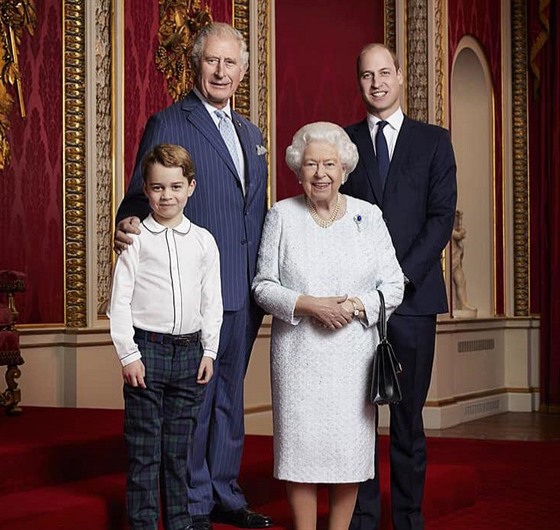 Následníci britského trnu na oficiálním snímku, který zveejnil Buckinghamský...