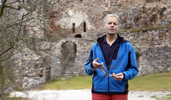 Po 36 letech koní ve funkci kastelána velhartického hradu Petr Mejstík.