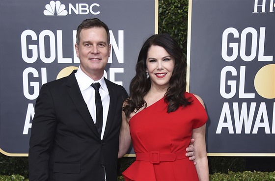 Peter Krause a Lauren Grahamová na Zlatých glóbech (Los Angeles, 5. ledna 2020)