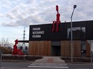 Nedaleko pražské železniční stanice Horní Měcholupy byl uveden do provozu pivovar Hostivar H2. Krom piva a nadčasové architektury potěší i vyhřívanou terasou a okolní zelení. Nedaleko pražské železniční stanice Horní Měcholupy byl uveden do provozu pivovar Hostivar H2. Krom piva a nadčasové architektury potěší i vyhřívanou terasou a okolní zelení.